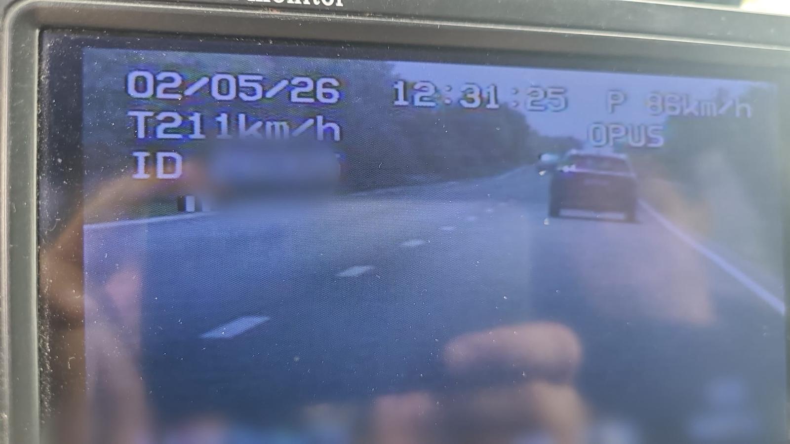 Un sofer din Timis prins conducand cu peste 200 de km h pe un drum national