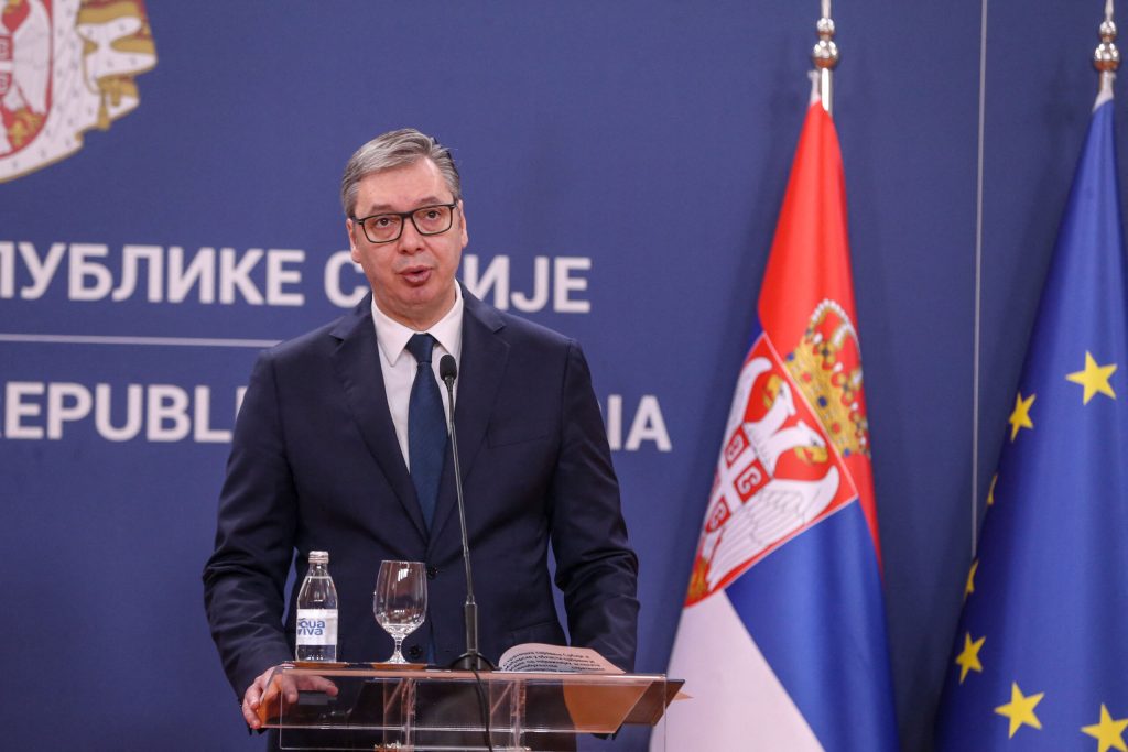 Zeci de mii de oameni ies în stradă în Serbia împotriva președintelui Aleksandar Vučić 2 Zeci de mii de oameni ies in strada in Serbia impotriva presedintelui Aleksandar Vucic