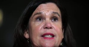 esecul dublu al sinn fein in alegerile partiale din irlanda exercita presiune asupra liderului partidului