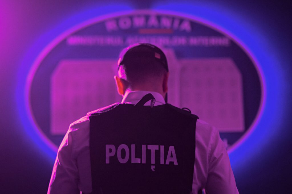 Femeie de 24 de ani, suspectată că a înjunghiat un bărbat într-un apartament din Constanța. 2 femeie de 24 de ani suspectata ca a injunghiat un barbat intr un apartament din Constanta