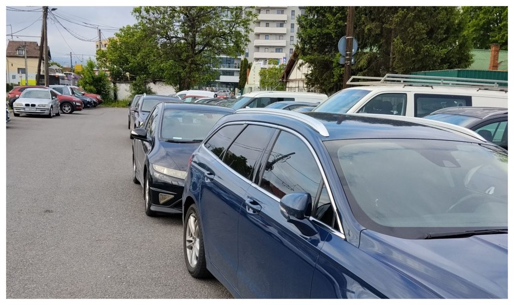 haos intr o parcare din cluj napoca patru soferi au obstrucat complet accesul masinilor