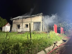 incendiu devastator in galati dupa ce o casa a fost lovita de fulger