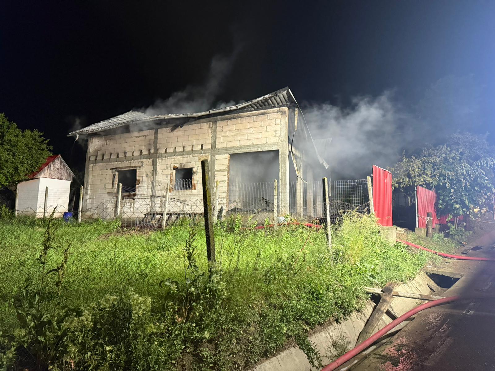 incendiu devastator in galati dupa ce o casa a fost lovita de fulger