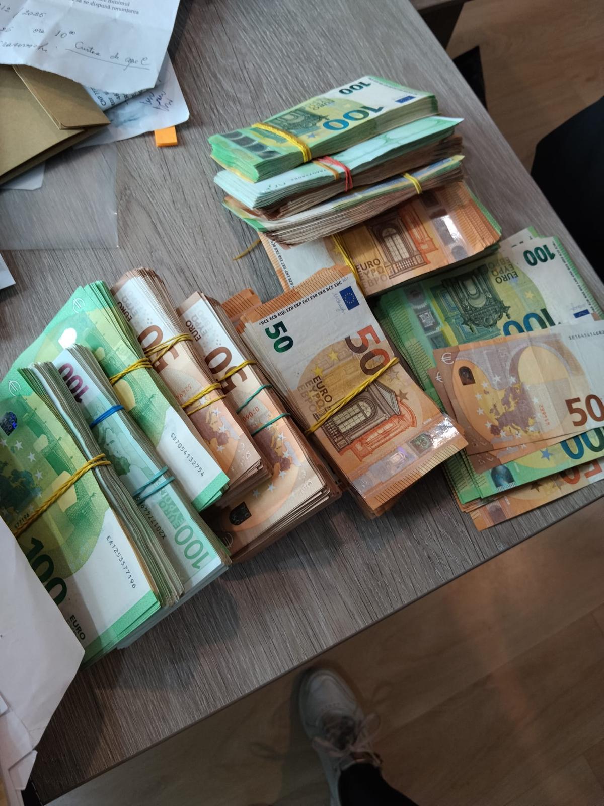 Stenograme: „Lasă că îi spun direct lui Marin Andrei”. Procurori din Constanța acuzați de corupție, cu sume de bani în birou, intervenții în anchete și presiuni asupra ISU. 2 lasa ca ii spun direct lui marin andrei procurori din constanta acuzati de coruptie cu sume de bani in birou interventii in anchete si presiuni asupra ISU