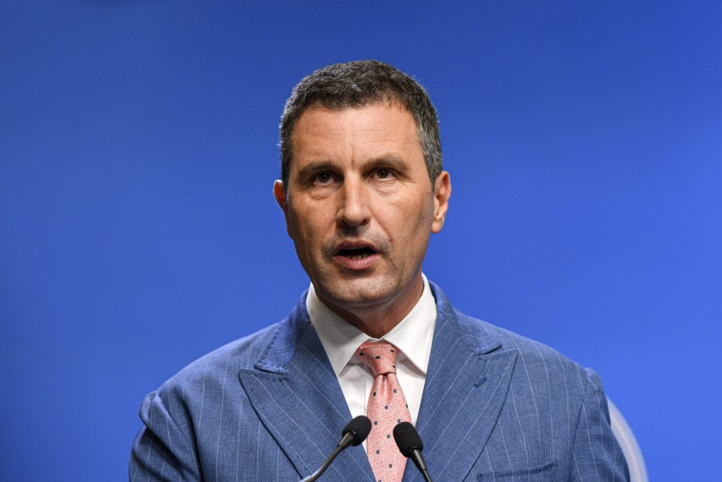 Ministrul interimar al agriculturii, Tánczos Barna: „Sectorul porcin și sectorul laptelui” se află într-o situație dificilă pe piață 2 ministrul interimar al agriculturii tanczos barna sectorul porcin si sectorul laptelui se afla intr o situatie dificila pe piata