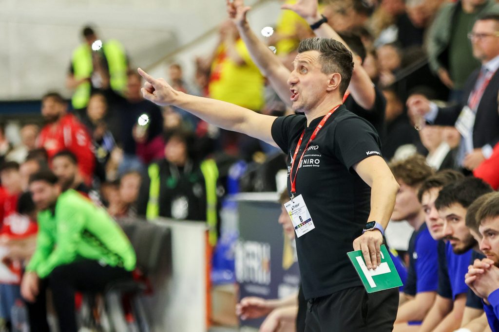 reactia clubului scm timisora dupa suspendarea temporara a antrenorului george buricea de catre anad