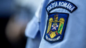 scena de groaza intr un sat din timis un barbat si a amenintat tatal si copiii cu un cutit politia a intervenit cu un negociator