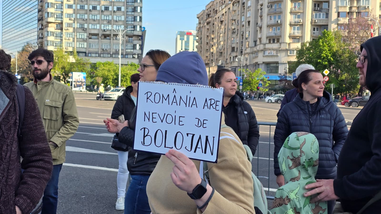 update 4 manifestatie de sustinere pentru premierul ilie bolojan in bucuresti poate ne aude si presedintele 1500 de persoane in strada la oradea ilie democratie cu puterea primarul general despre bolojan un astfel de om este greu de ntalnit