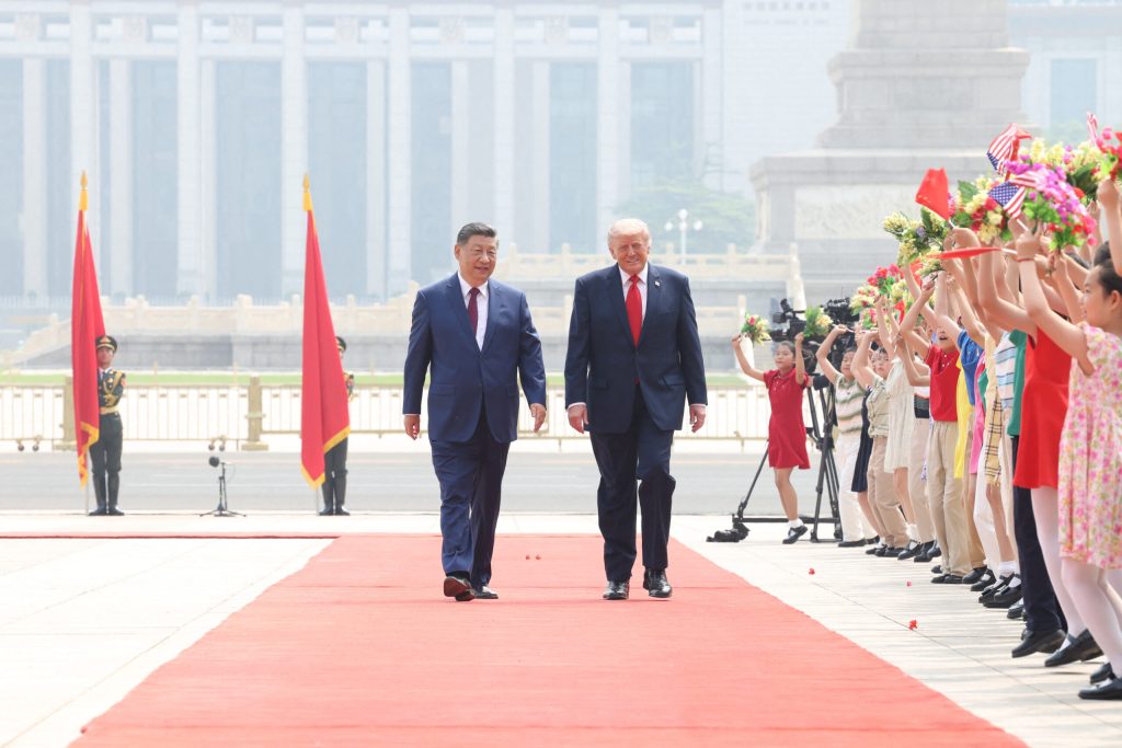 vizita lui trump in china prima zi a discutiilor cu xi jinping despre cooperarea economica si stramtoarea ormuz trump il invita pe liderul chinez la casa alba