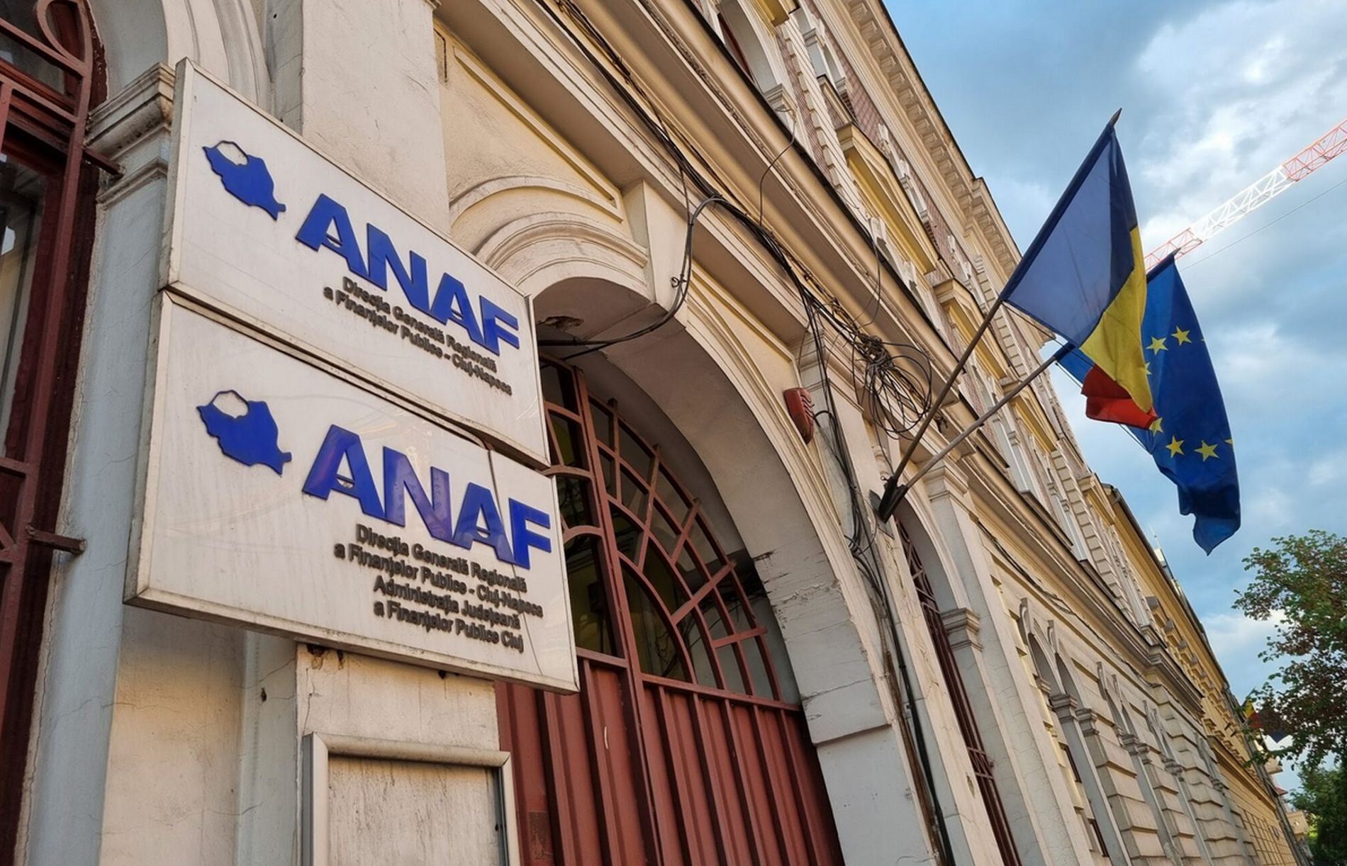 Blocat complet la ANAF Activitatea va fi intrerupta intre orele 8 00 si 16 00 Cetatenii se plang ca vor pierde brusc 2 000 de lei din salariu Revolta