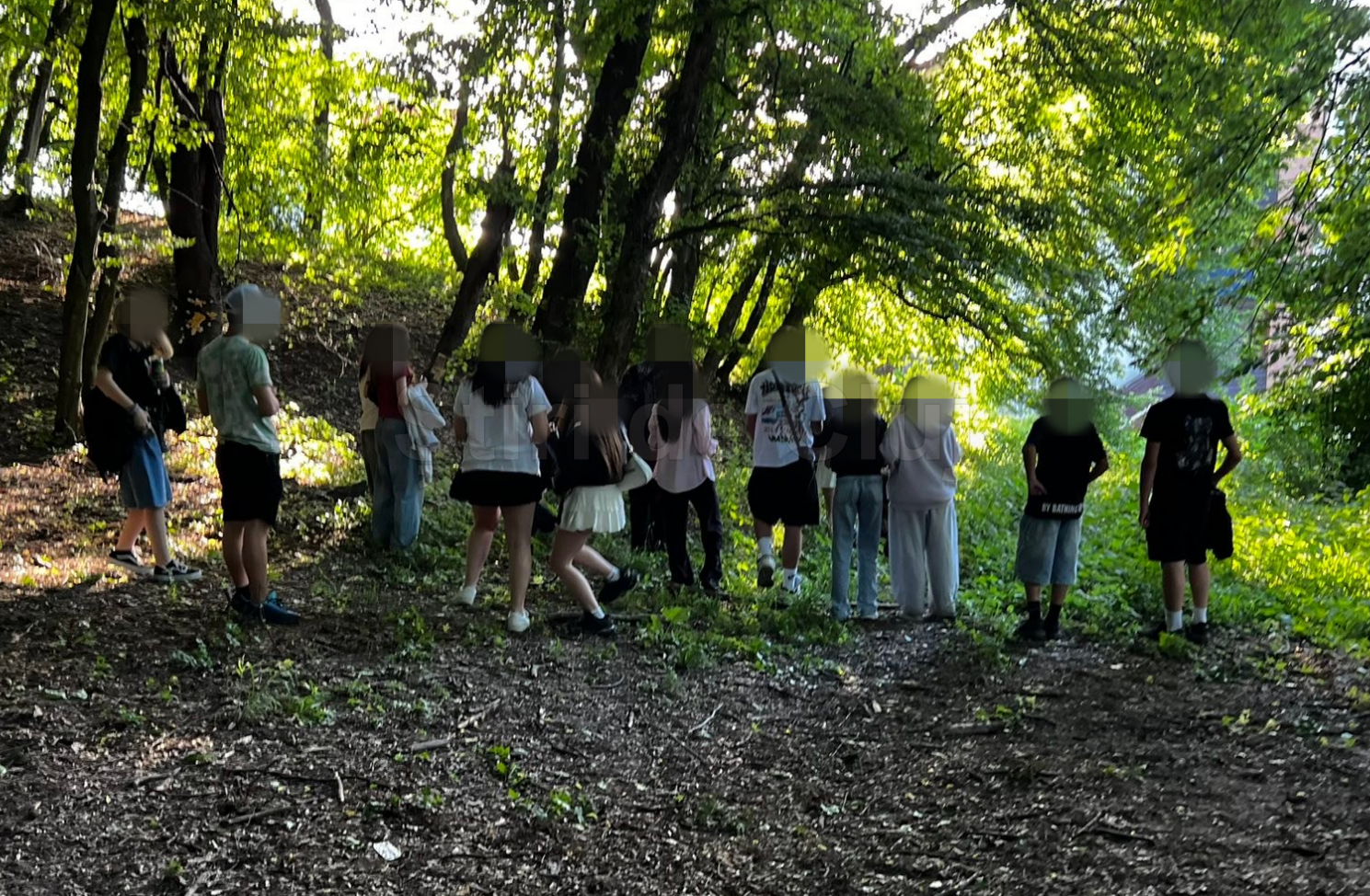 Conflict intre doua adolescente in Floresti in fata a zeci de copii O femeie din Cluj a intervenit Multi filmau si rideau in loc sa ceara ajutor