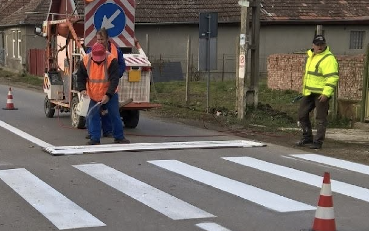 Drumurile județene din Cluj vor fi semnalizate corespunzător în zonele cu risc de accidente: CJ lansează o licitație pentru marcaje și benzi de reducere a vitezei. 2 Drumurile judetene din Cluj vor fi semnalisate corespunzator in zonele cu risc de accidente CJ lanseaza o licitatie pentru marcaje si benzi de reducere a vitezei