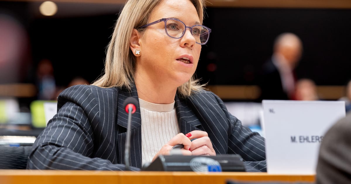 Femeia care sprijină extrema dreaptă a Europei să intre în Bruxelles 2 Femeia care sprijina extrema dreapta a Europei sa intre in