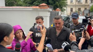 Influencerul Makaveli intrebat de ce nu si a declarat veniturile Nu am avut timp A fost adus in catuse la Parchet pentru audieri