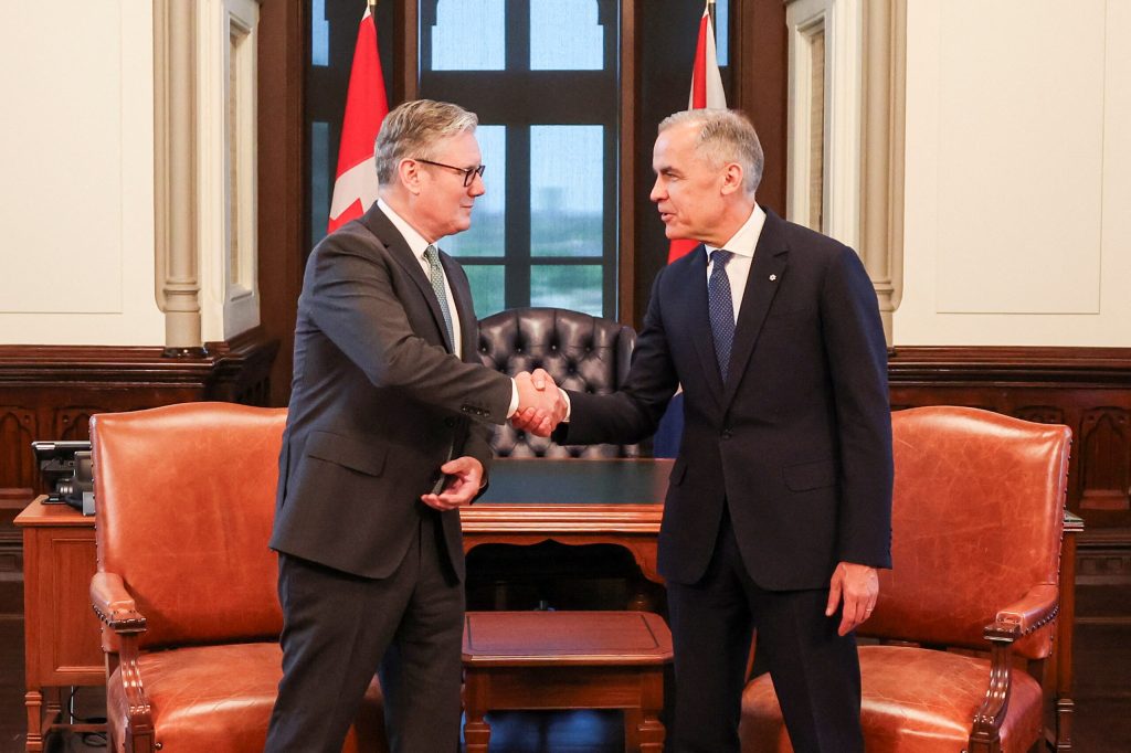 Marea Britanie și Canada iau măsuri pentru a stabili un parteneriat militar important. Negocieri pentru avioane de vânătoare sunt în desfășurare. 3 Marea Britanie si Canada iau masuri pentru a stabili un parteneriat militar important Negocieri pentru avioane de vanatoare sunt in desfasurare