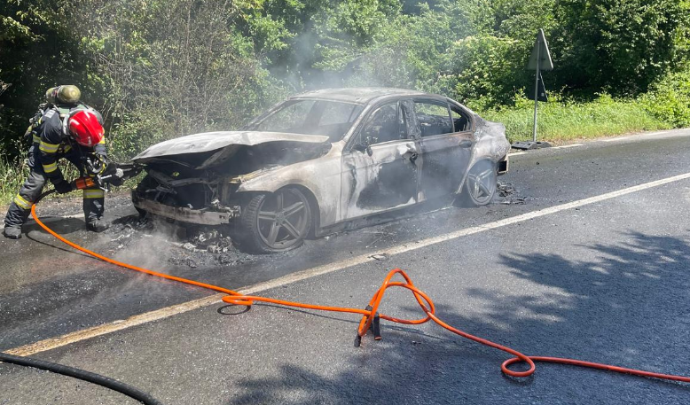 Masina distrusa total la Cluj Un incendiu devastator a cuprins autoturismul in cateva minute