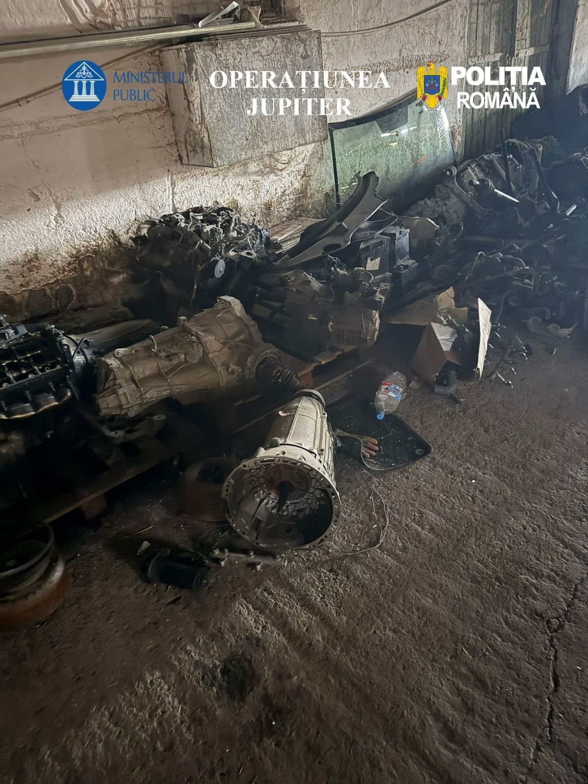 Mașini dezmembrate ilegal și deșeuri incendiate în județul Buzău. În cadrul operațiunii JUPITER, polițiștii au găsit aproape 50 de vehicule. 3 Masini dezmembrate ilegal si deseuri incendiate in judetul Buzau In cadrul operatiunii JUPITER politistii au gasit aproape 50 de vehicule