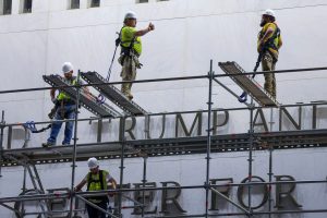 Numele lui Trump a fost scos de pe cladirea Centrului Kennedy