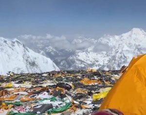 O avalanse l a salvat pe Everest ghidul nepalez considerat mort a povestit cum a supravietuit sase zile pe munte
