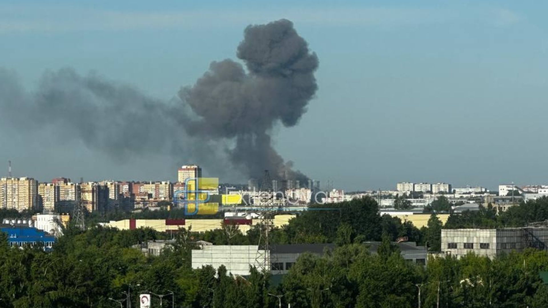 O rafinarie de petrol si o fabrica de echipamente electronice militare din Rusia atacate in timpul raidurilor aeriene nocturne
