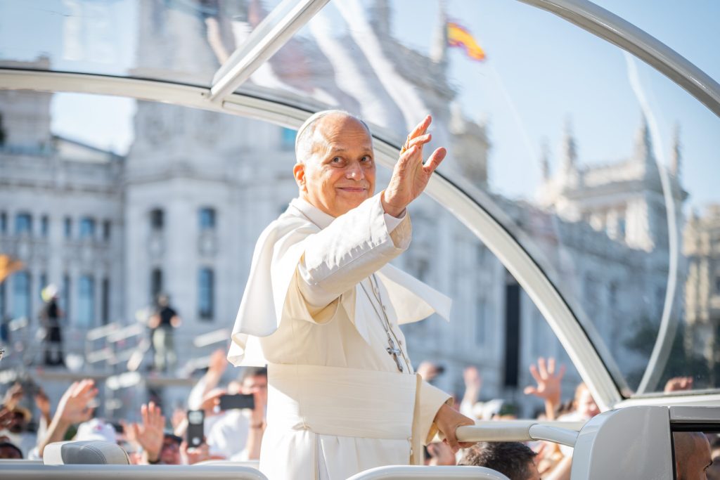 Papa Leon al XIV-lea a ajuns la Barcelona în cadrul turneului din Spania dedicat războiului și migrației. 3 Papa Leon al XIV lea a ajuns la Barcelona in cadrul turneului din Spania dedicat razboiului si migraiei