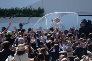 Papa Leon in fata a peste un milion de credinciosi Dumnezeu este alaturi de cei care sufer