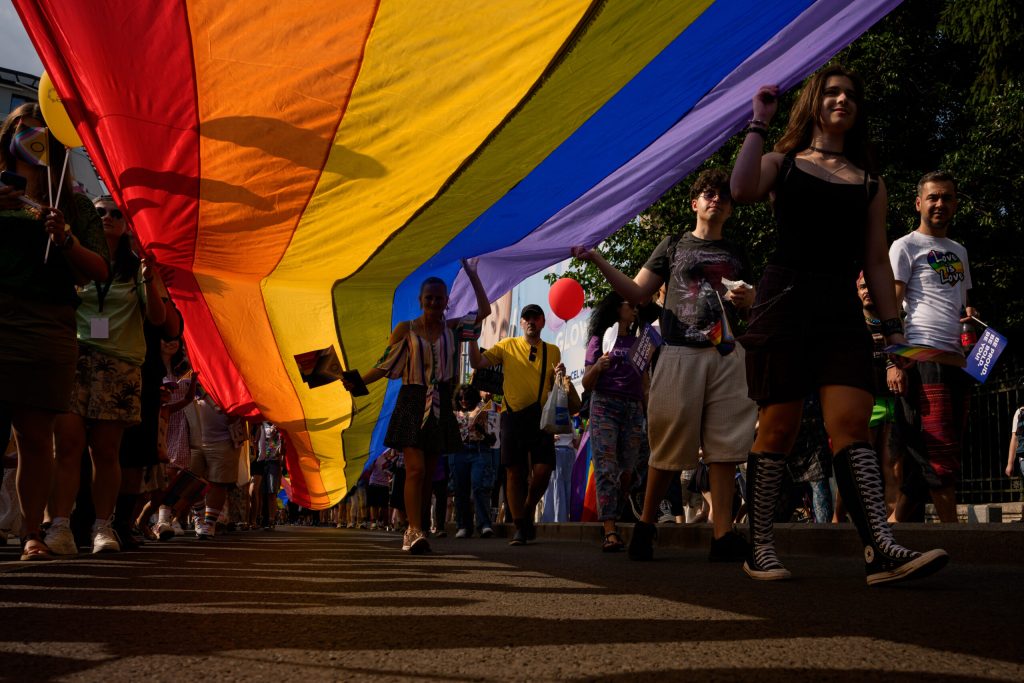 Parada București Pride 2026: Se estimează participarea a 30.000 de persoane la marșul LGBT din Capitală 2 Parada Bucuresti Pride 2026 Se estimeaza participarea a 30000 de persoane la marsul LGBT din Capitala