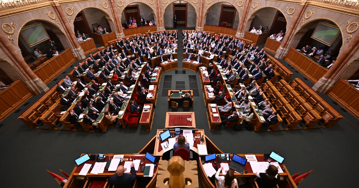 Parlamentul ungar aprobă o limită de mandat de 8 ani, care ar împiedica revenirea lui Orbán 2 Parlamentul ungar aproba o limita de mandat de 8 ani care ar impiedica revenirea lui Orban