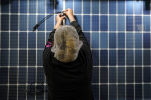 Premiera in SUA energia solara a intrecut carbunele in ciuda sprijinului acordat de Trump industriei miniere