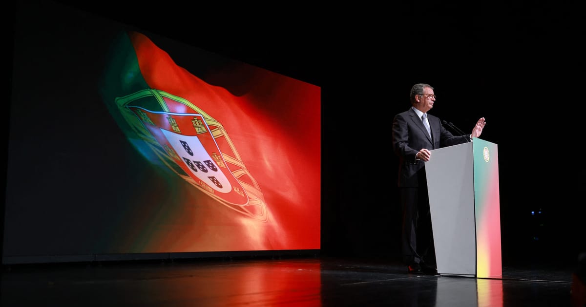 Presedintele Portugalsiei a refuzat sa aprobe legea care interzice steagurile ideologice