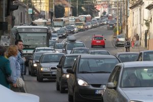 Primaria Cluj convocata de taximetristii nemultumiti de reorganizrile de trafic Axa Est Vest este un dezastru Avem solutii mai eficiente