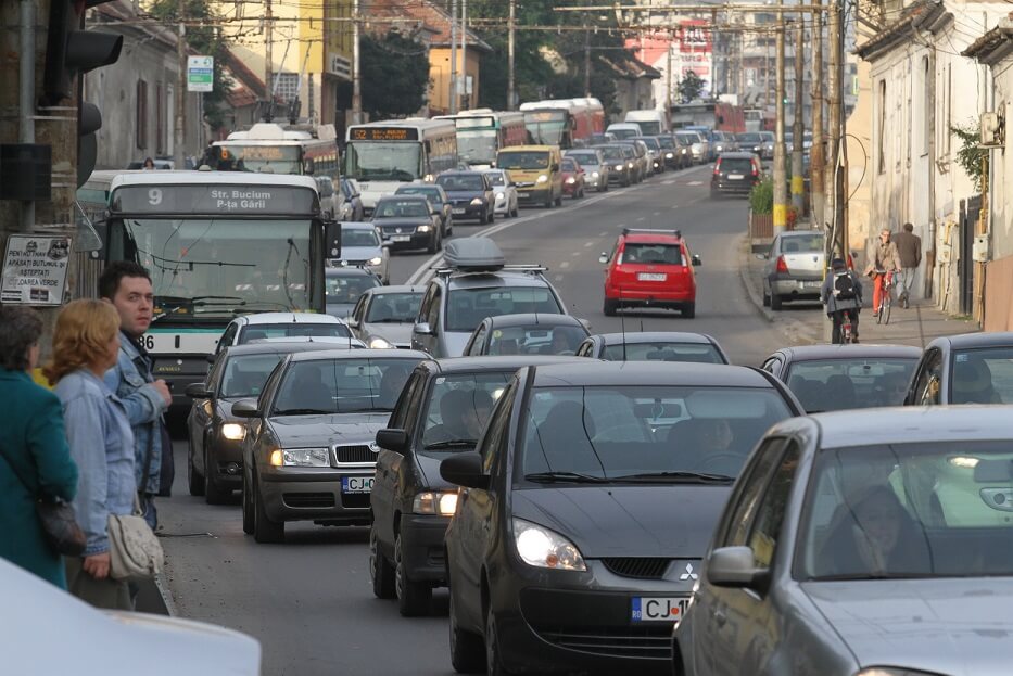 Primaria Cluj convocata de taximetristii nemultumiti de reorganizrile de trafic Axa Est Vest este un dezastru Avem solutii mai eficiente