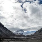 Record pe Everest Peste 1000 de alpinisti au atins acoperisul lumii intr o singura sezon