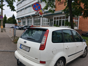 Regulile sunt doar pentru alti Un sofer din Cluj si a parcat masina exact in locul interzis