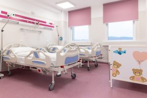 Salariile medicilor si asistentilor in 2027 cate venituri vor avea in conformitate cu noua lege a salarizarii