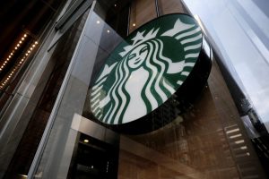 Starbucks inchide mii de cafenele in Coreea de Sud simultan in urma unui scandal generat de o campanie publicitara controversata