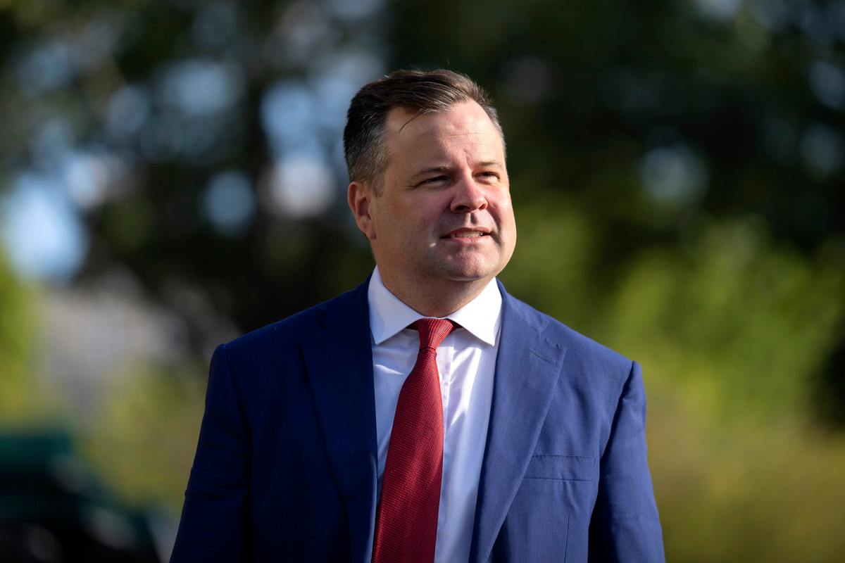 Trump afirmă că i-a solicitat lui Pulte să închidă agenția de informații. 2 Trump afirma ca i a solicitat lui Pulte sa inchida agentia de informatii