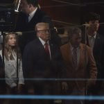 Trump il lauda pe jucatorii echipei New York Knicks pentru castigarea titlului NBA Cele mai mari realizari din istoria baschetului