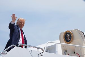 Trump va avea o intalnire cu companii de inteligenta artificiala pentru a discuta despre impartirea profitului cu guvernul saptamana viitoare