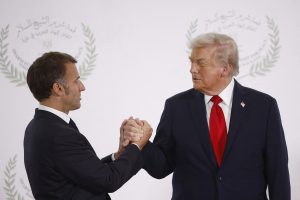 Trump va lua parte la o cina la Versailles dupa summitul G7