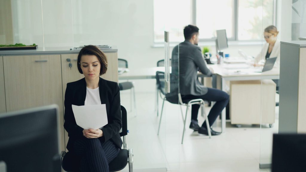 Uniunea Europeană introduce noi reguli privind salariile. Angajatorii vor trebui să indice salariul în anunțurile de angajare. 2 Uniunea Europeana introduce noi reguli privind salariile Angajatorii vor trebui sa indice salariul in anunturile de angajare