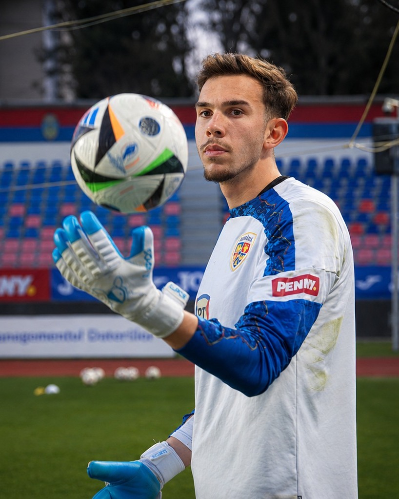 Universitatea Craiova anunta transferul portarului Alexandru Maxim dupa ce echipa FC Voluntari a obtinut promovarea