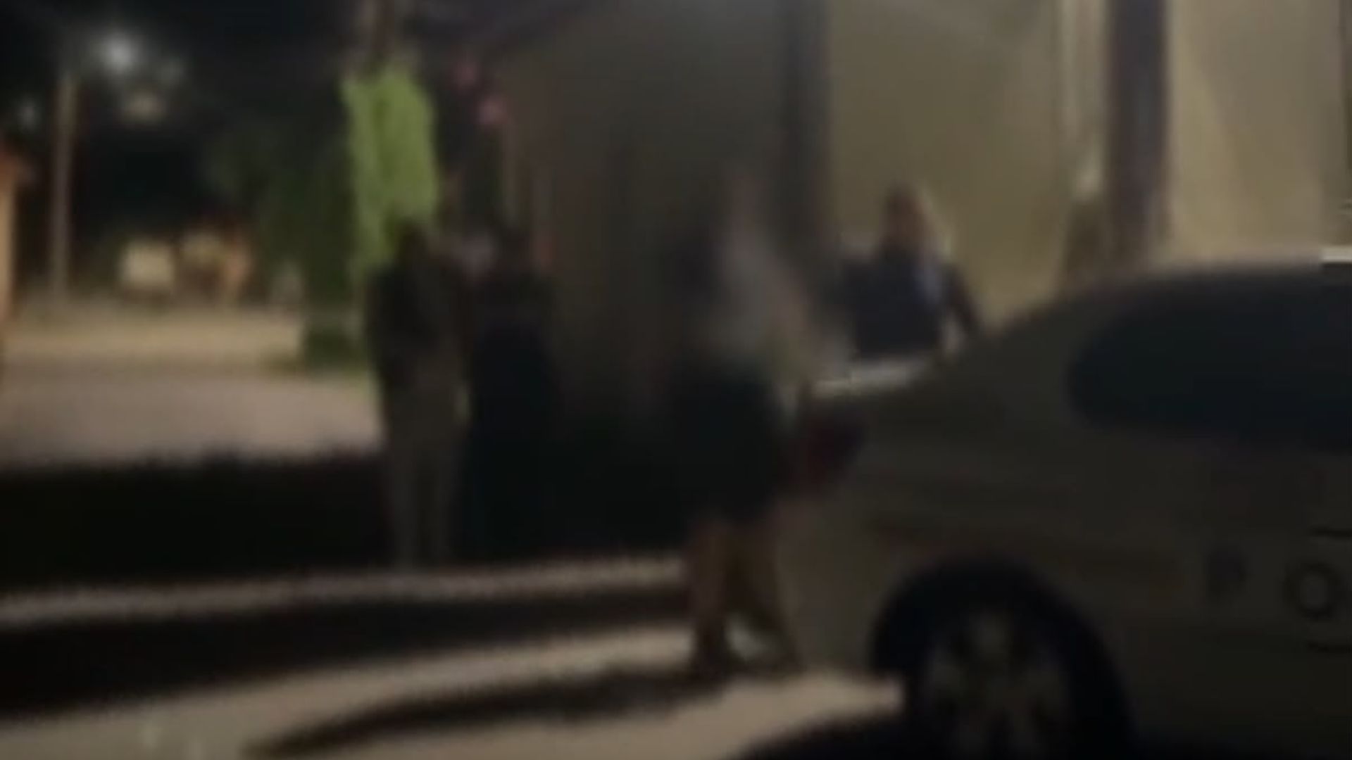 VIDEO. Scandal uriaș la Târgul Coaselor din Cluj! Doi bărbați au fost arestați după ce ar fi amenințat jandarmi și polițiști în fața mulțimii. 2 VIDEO. Scandal urias la Targul Coaselor din Cluj Doi barbati au fost arestati dupa ce ar fi amenintat jandarmi si politisti in fata multimii