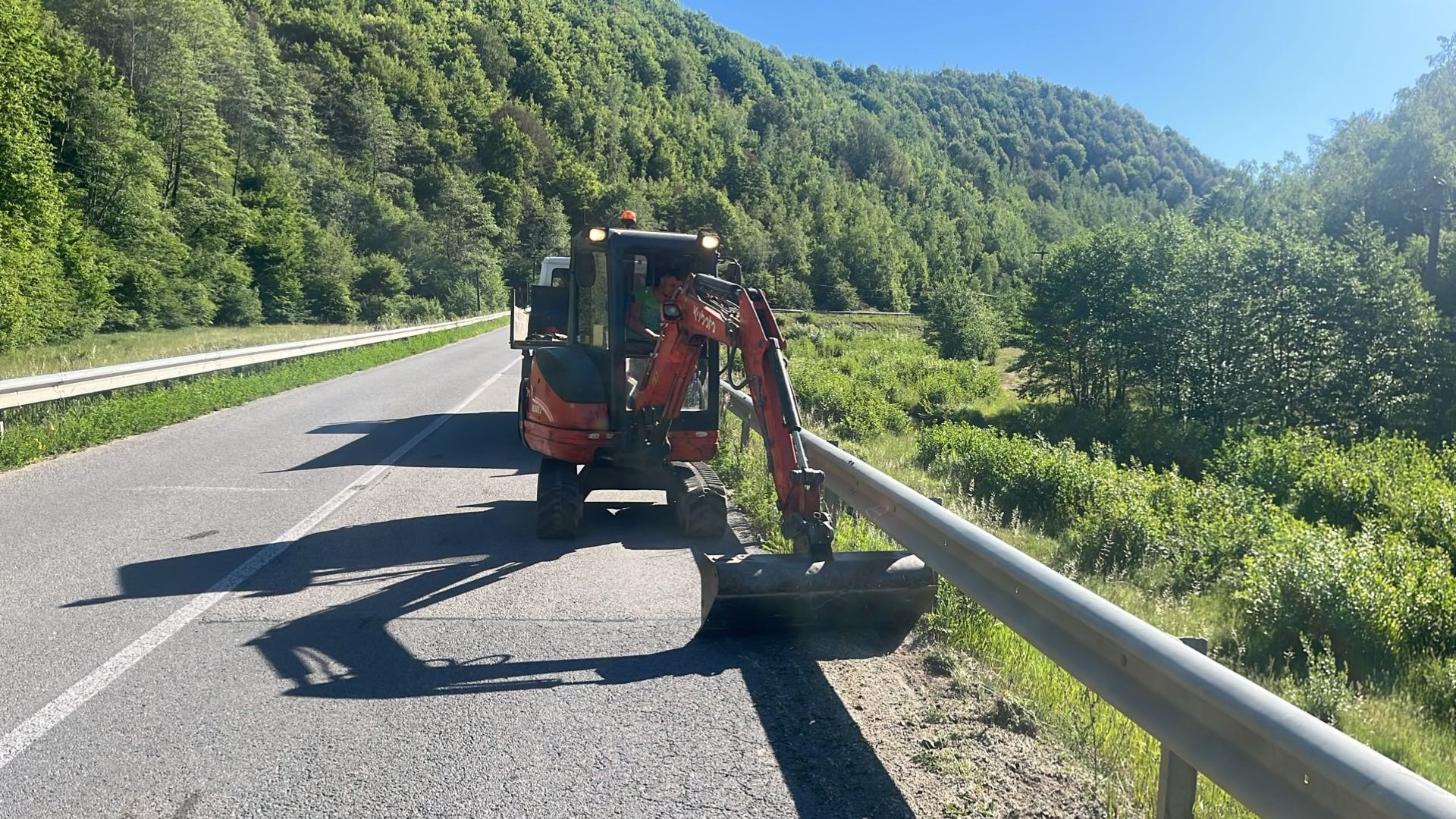 Vesti minunate pentru soferii din Cluj Consiliul Judetean a inceput lucrari ample pe DJ 108A drumul care leaga Ciucea de limita judetului Salaj
