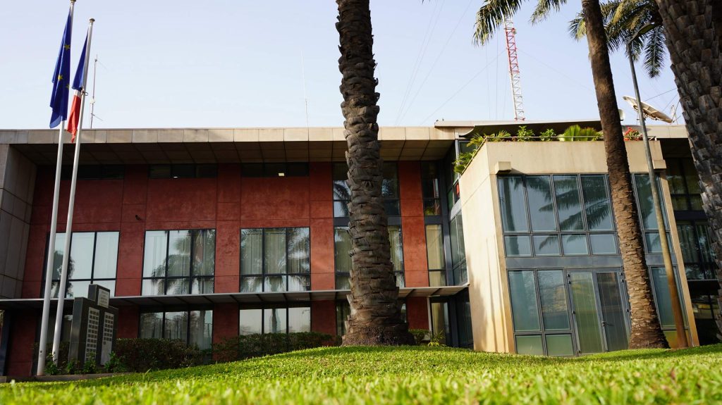 Diplomat francez, condamnat la 20 de ani de închisoare de către o instanță din Africa. 2 diplomat francez condamnat la 20 de ani de inchisoare de catre o instanta din africa