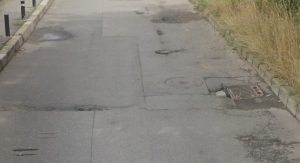 gropi misterioase aparute pe o strada din cluj napoca un locuitor din dambu rotund a raportat deteriorari in doua zone diferite sunt de mari dimensiuni