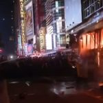 manhattan in flacari dupa victoria echipei knicks un autobuz dedicat cupei mondiale a fost incendiat