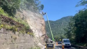 noi restricii pe valea oltului lucrarile de pe dn7 vor continua pana la mijlocul lunii iulie