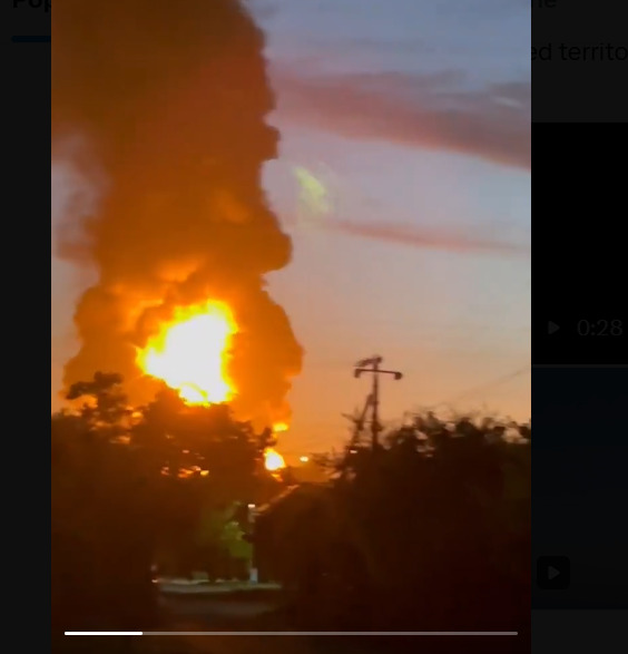 Un depozit de petrol și infrastructura unui port au fost afectate de un incendiu cauzat de un atac masiv cu drone, atribuit Ucrainei. 2 un depozit de petrol si infrastructura unui port au fost afectate de un incendiu cauzat de un atac masiv cu drone atribuited ucrainei