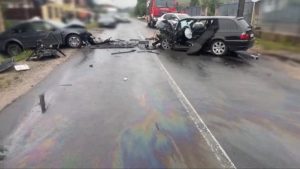 video cum s a produs accidentul din garbau cluj care a trimis trei persoane la spital soferul vinovat era complet baut si avea permisul suspendat
